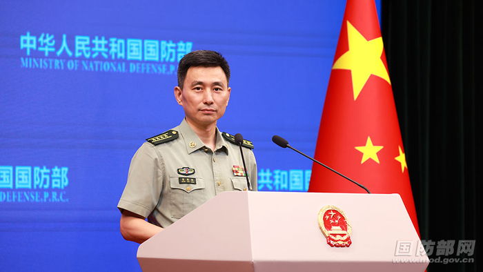 6月26日下午,国防部举行例行记者会,国防部新闻发言人张晓刚大校答记者问。张智程 摄