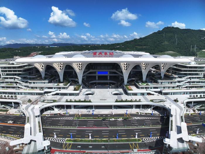 我国西部地区最大高铁枢纽站——重庆东站开通运营