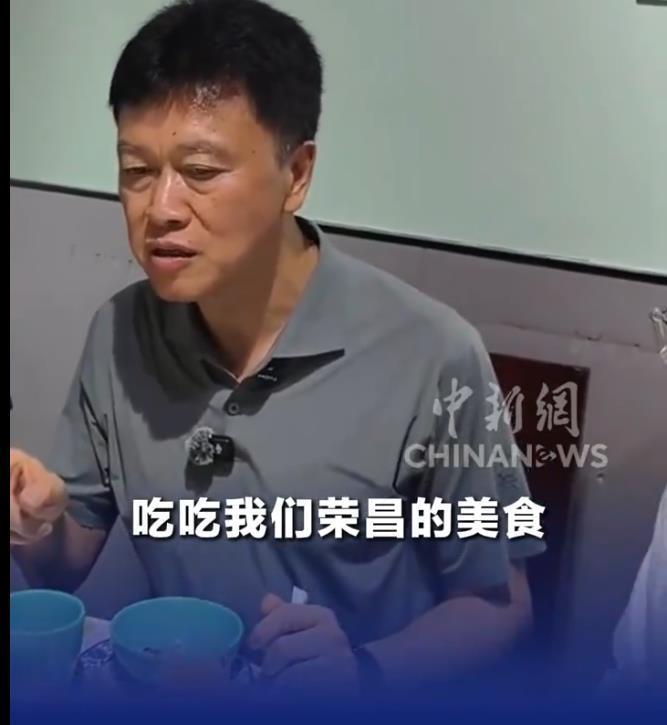 区委书记高洪波带头请客下馆子：今天这两桌我来请，我们要带头消费，带领消费！