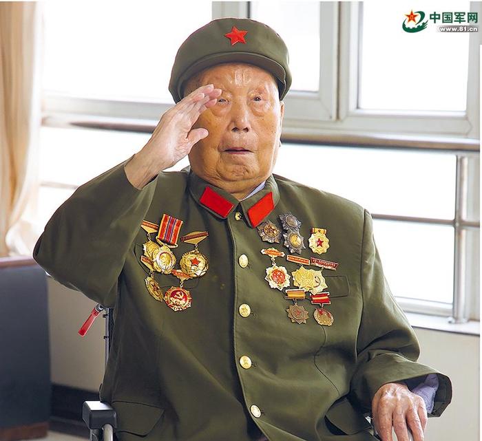 2025年6月15日,马志选接受采访时留影。