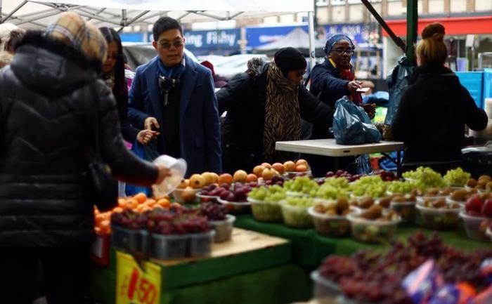 英镑剧震前夜：贝利承认劳动力市场崩塌，降息大幕将启？