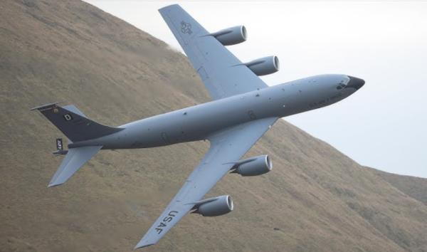 KC-135加油机