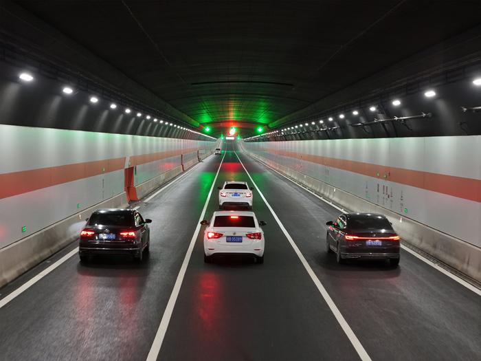 5分钟过江 “八百里皖江第一隧”建成通车