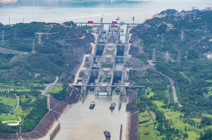 三峡枢纽今年上半年货运量超8000万吨