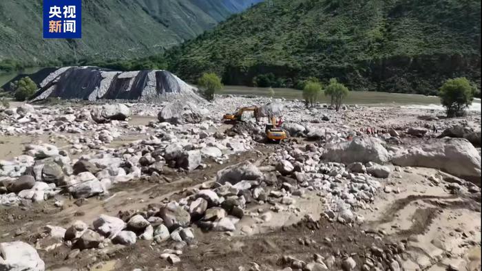 四川丹巴大雨引发多处山洪泥石流 已致4人失联