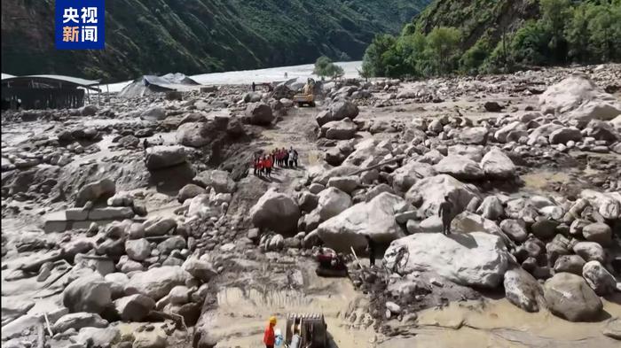四川丹巴大雨引发多处山洪泥石流 已致4人失联