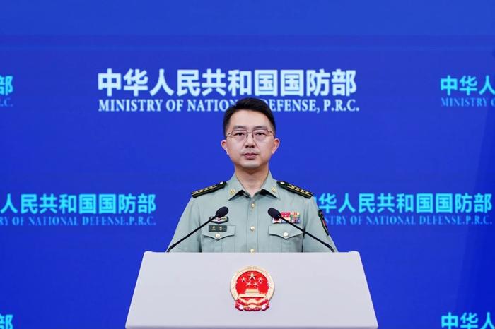 “公道自在人心” 国防部回应外国船只为防袭击悬挂五星红旗