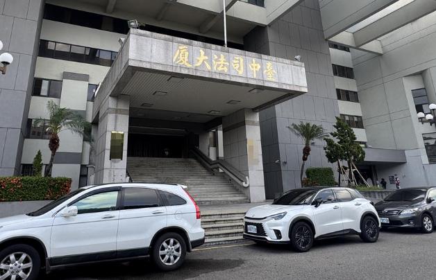 入伍首日因不想服役持剪刀猛刺士官长,台军士兵被判刑再赔10万新台币