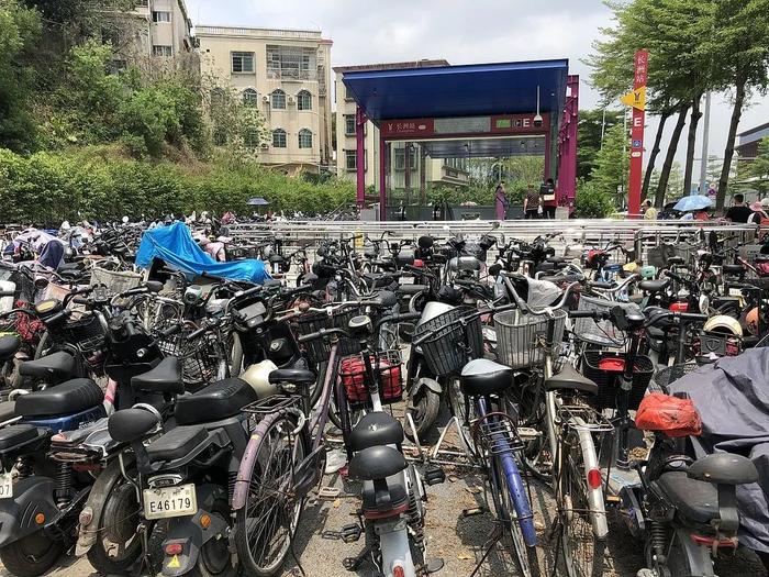 “电驴”越来越多，拴哪？