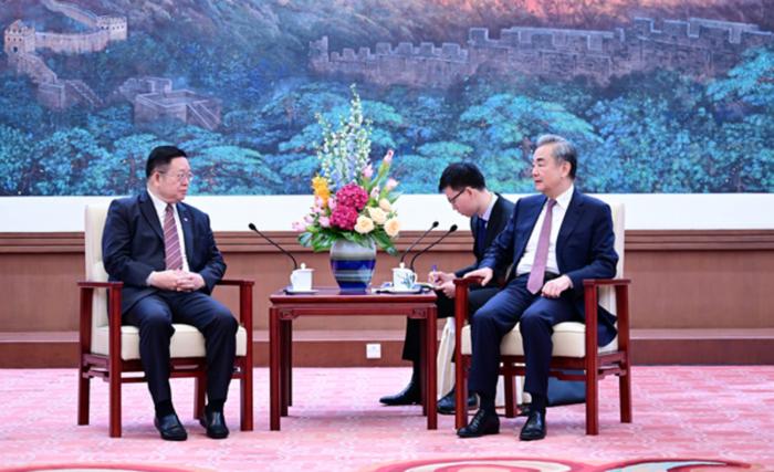 关键时刻,王毅会见东盟秘书长