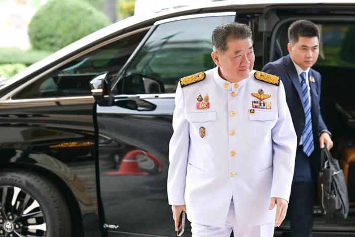 关键时刻，王毅会见东盟秘书长