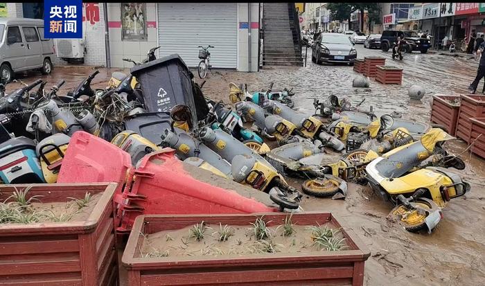 河北阜平遇强降雨 全县共转移1289户4655人
