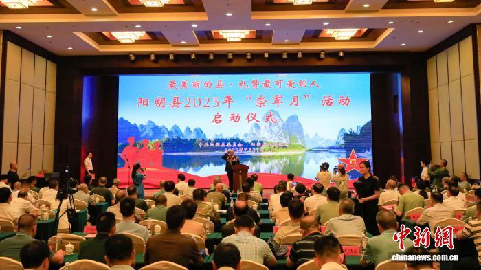 图为老兵现场发言。 杨宗盛 摄