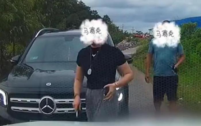 网传视频截图