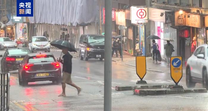 香港天文台连发暴雨预警 学校停课 部分门诊暂停服务
