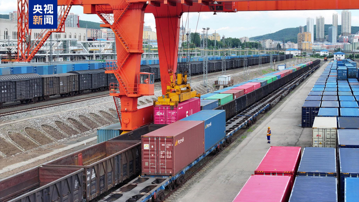 中欧班列“东通道”今年累计通行突破3000列 运货超30万标箱