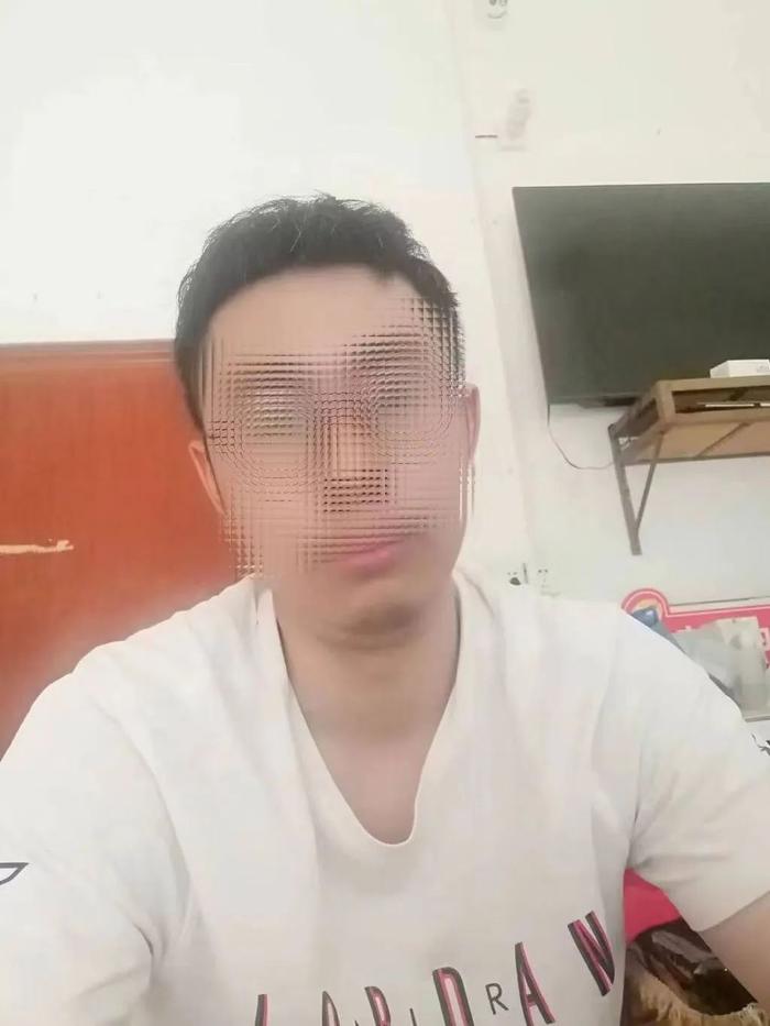 儿子被控奸淫两幼女,检察官父亲为其辩护