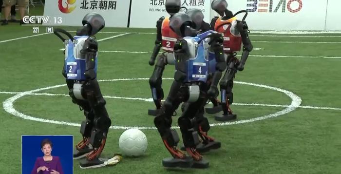 自主踢足球、能识谱会演奏……全球首个人形机器人运动会亮点抢先看