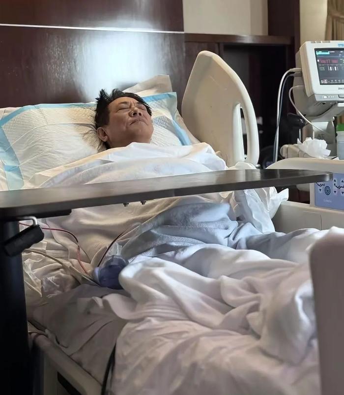 病床照上热搜后,好友替62岁李连杰报平安:李连杰能吃能喝,很顺利,很快和大家见面