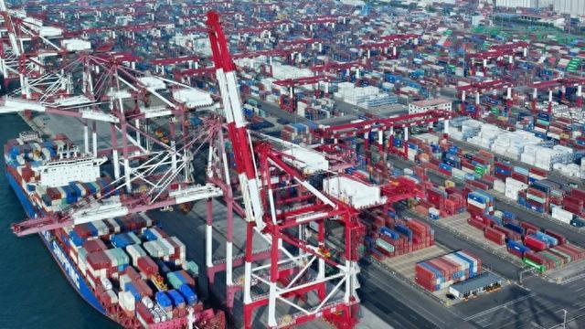 我国前7个月进出口量质齐升，除了政策有力，该有什么因素？