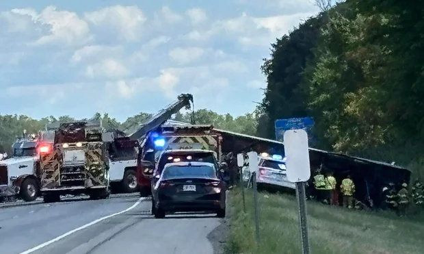 盘州高速公路车祸 w700d1q75cms.jpg?by=cms_fixed_width