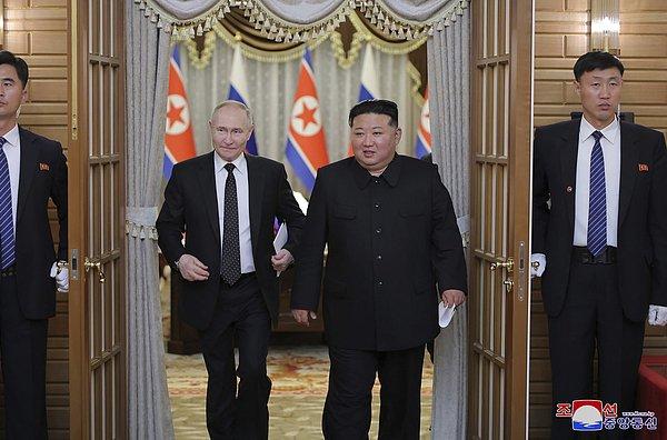 外媒关注普京和金正恩出席九三阅兵:特朗普想见的人都到了