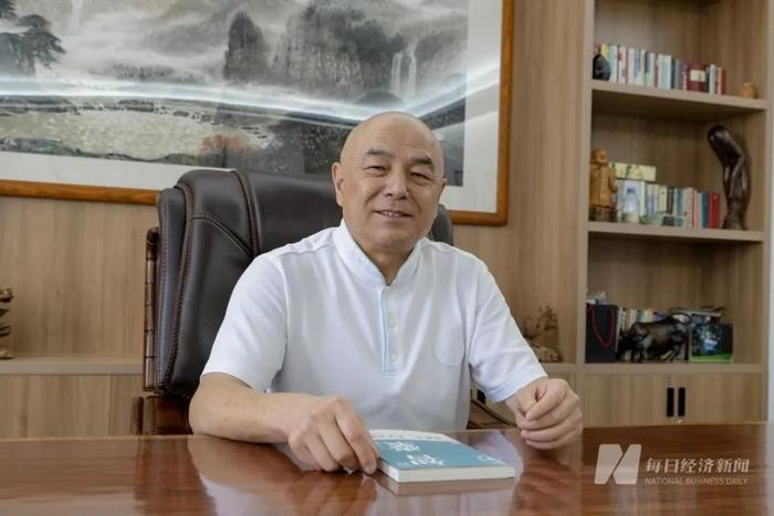 “停止发放一切停工待遇,无力缴纳社保和公积金”,董事长曾在朋友圈发文卖公司股权