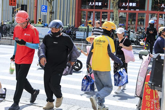 少赚200亿元,一场外卖大战,三家巨头“流血”