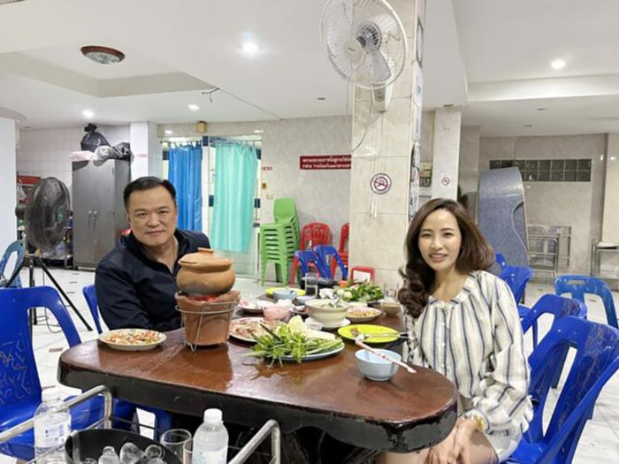 泰国新总理夫人火了！原为网红咖啡店老板，来自华裔家庭