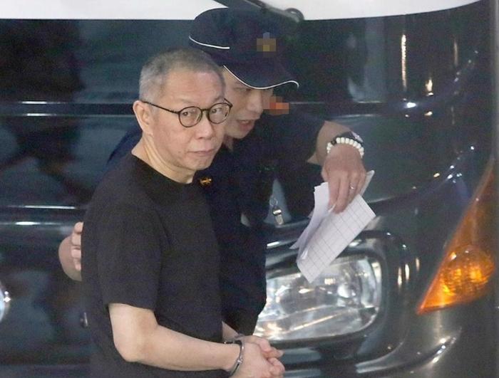 柯文哲交保回家 佩戴电子脚环获释