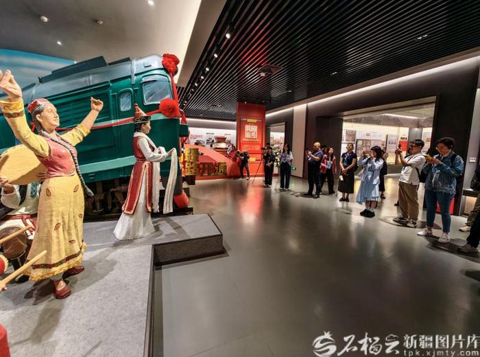砥砺奋进七十载 天山南北谱华章|走进主题展馆 感受各族群众同心筑梦历程