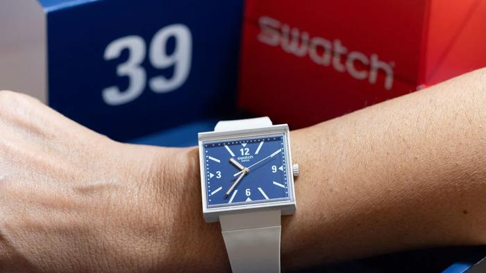 战力爆“表”？瑞士Swatch推出特别款手表 专门嘲讽特朗普关税