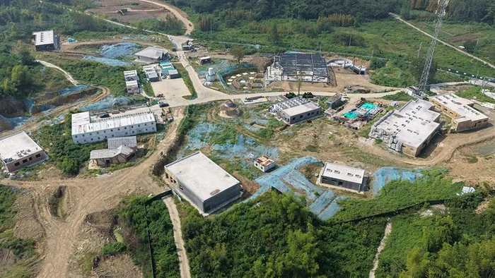 占地1800亩、投资35亿元的省重点文旅项目开工一年后突然终止，官方：全面调查！上市公司承诺的资金一直没给，国资股东已大幅撤出