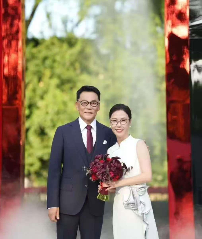 张丹红婚后首度回应与李国庆恋情:30年前因百万债务拒绝李国庆求婚系谣言