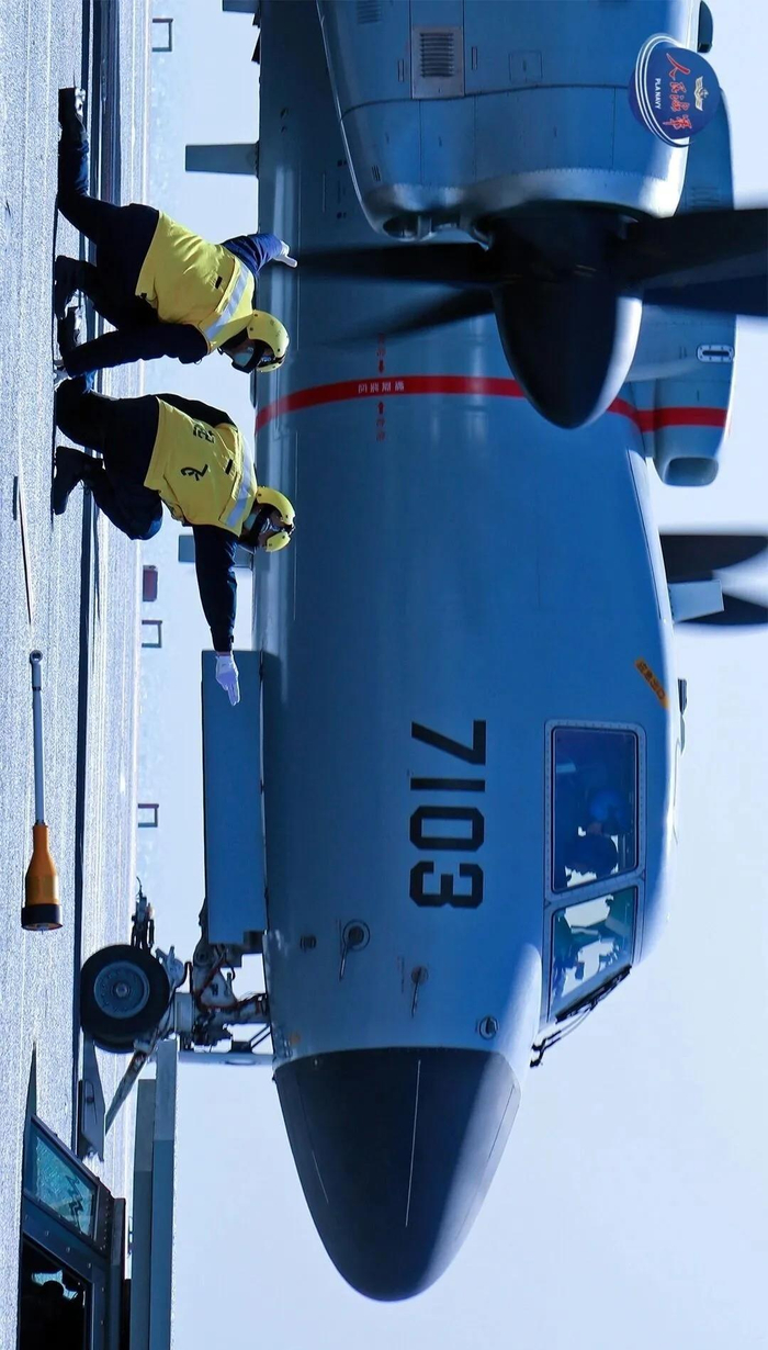 首次亮相阅兵半个月后，空警-600福建舰弹射画面公布