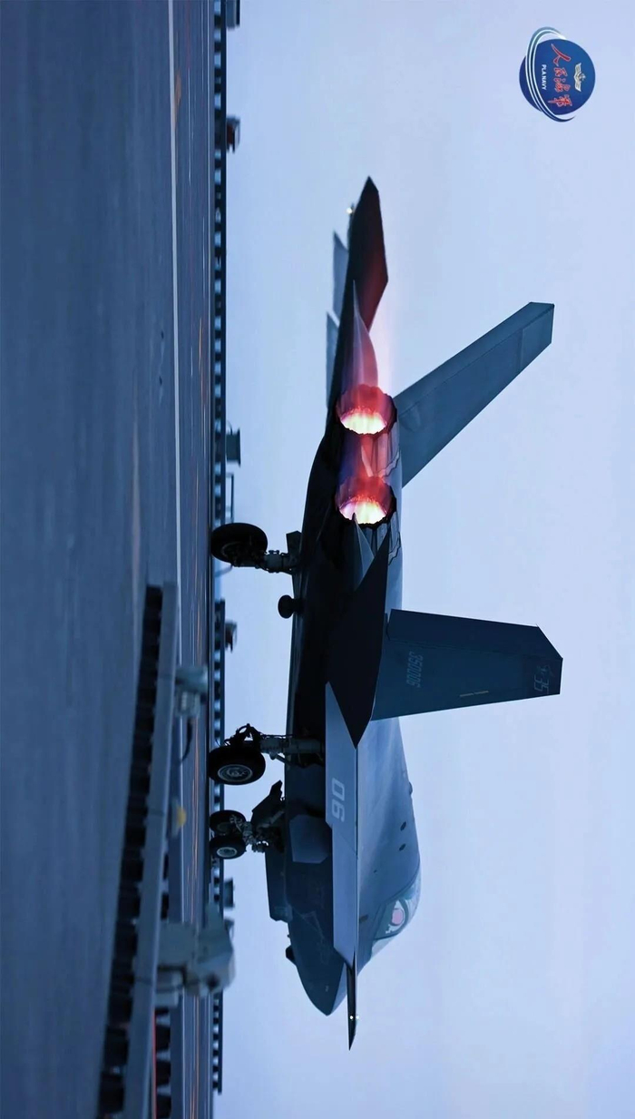 首次亮相阅兵半个月后，空警-600福建舰弹射画面公布