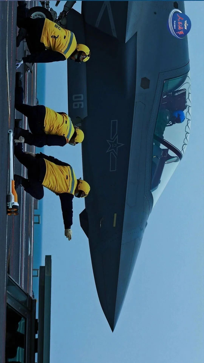 首次亮相阅兵半个月后，空警-600福建舰弹射画面公布