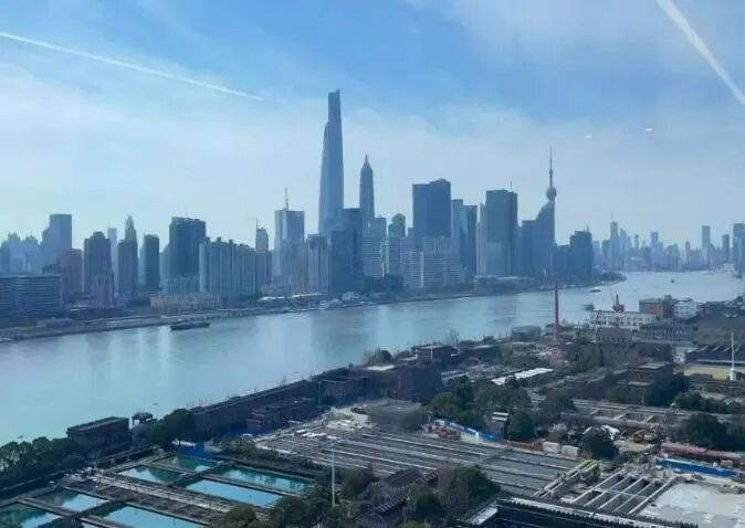 知名房企巨头上海总部大楼被6折甩卖，“坐拥黄浦江一线江景”！公司3年巨亏400亿元