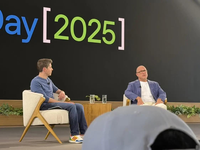 艾维对话奥特曼 我们正在设计一整套ai产品,旨在修复人与科技的关系