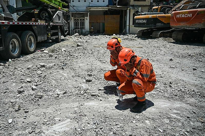 印尼学校建筑物坍塌事故致67人死亡 搜救工作结束