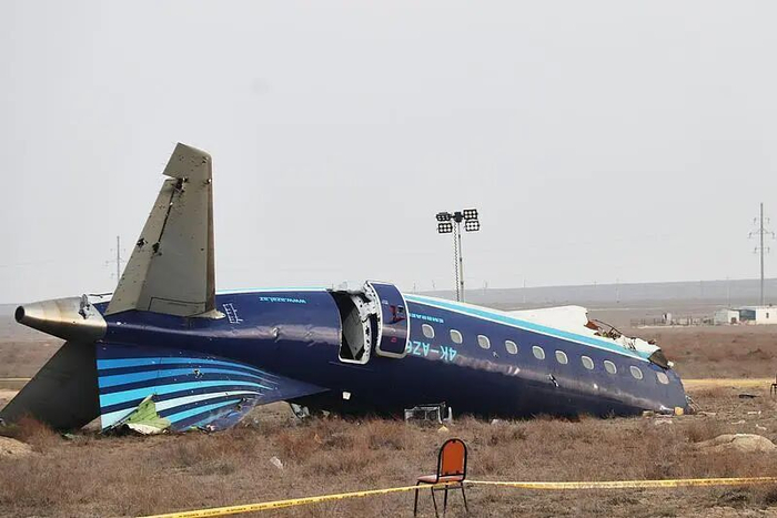阿航空难38人死亡，普京道歉：3架乌克兰无人机侵入，俄军发射2枚导弹，在客机数米外爆炸
