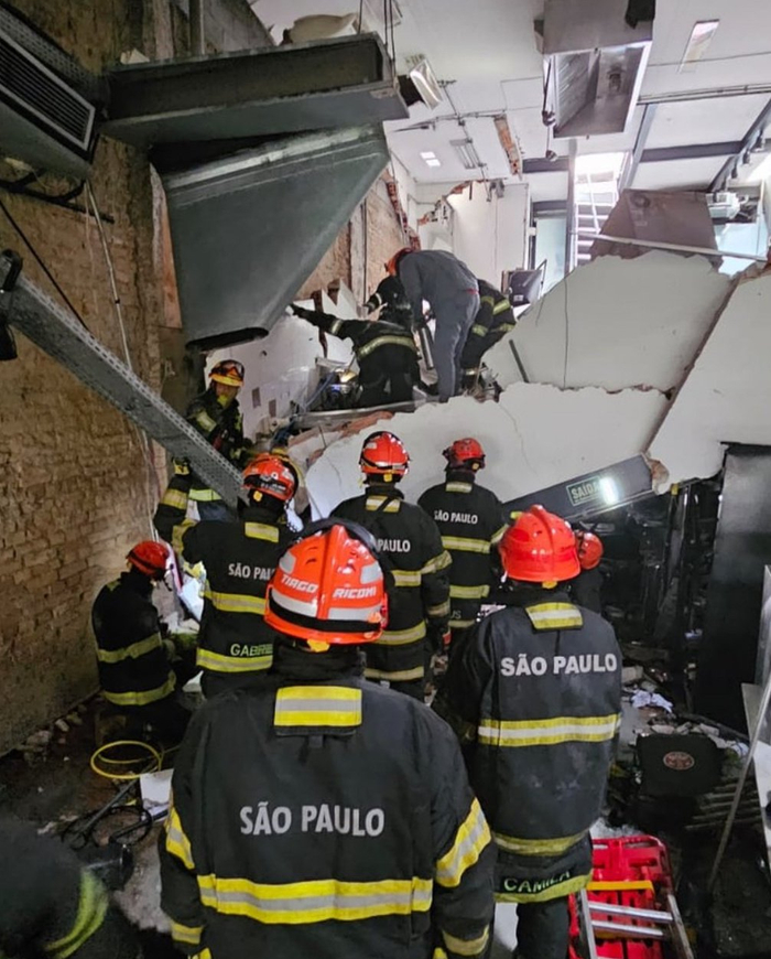 巴西圣保罗一餐厅建筑物部分坍塌 致1死5伤
