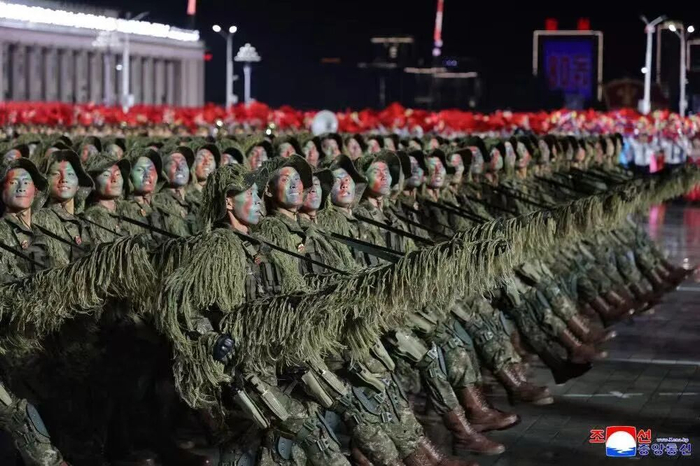 金正恩连续八次深夜阅兵，“大杀器”亮相！