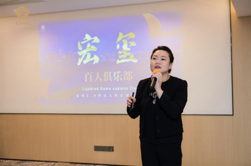 (宏玺世家董事长--黄燕女士)