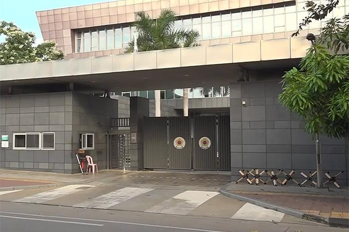 韩国男子经历12小时从诈骗园区逃到大使馆,却因“未到上班时间”被拒绝入内,在外苦等