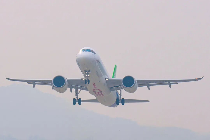 这国官宣:批准使用中国大飞机!该国航司已订购15架C919和15架C909