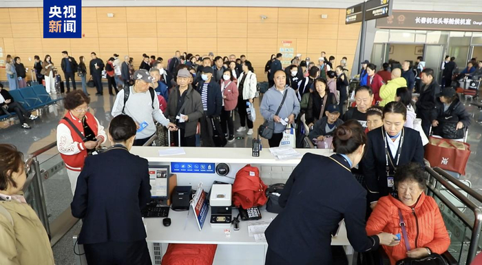 近三分之一旅客70岁以上 老人们的温暖“迁徙”该如何守护