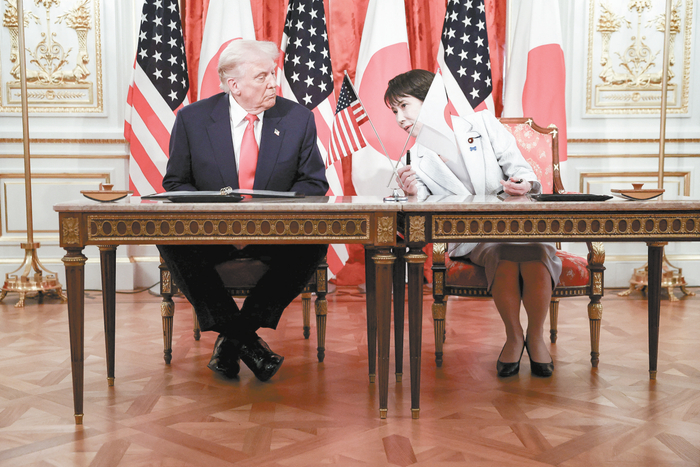 重申关税协议框架,确保关键矿产供应,特朗普访日回避争议签两协议