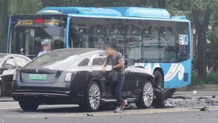 陈震的劳斯莱斯卖给了租车商,回收价约280万