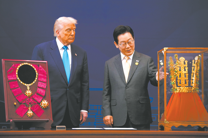 美总统到访,韩国送了一顶金冠